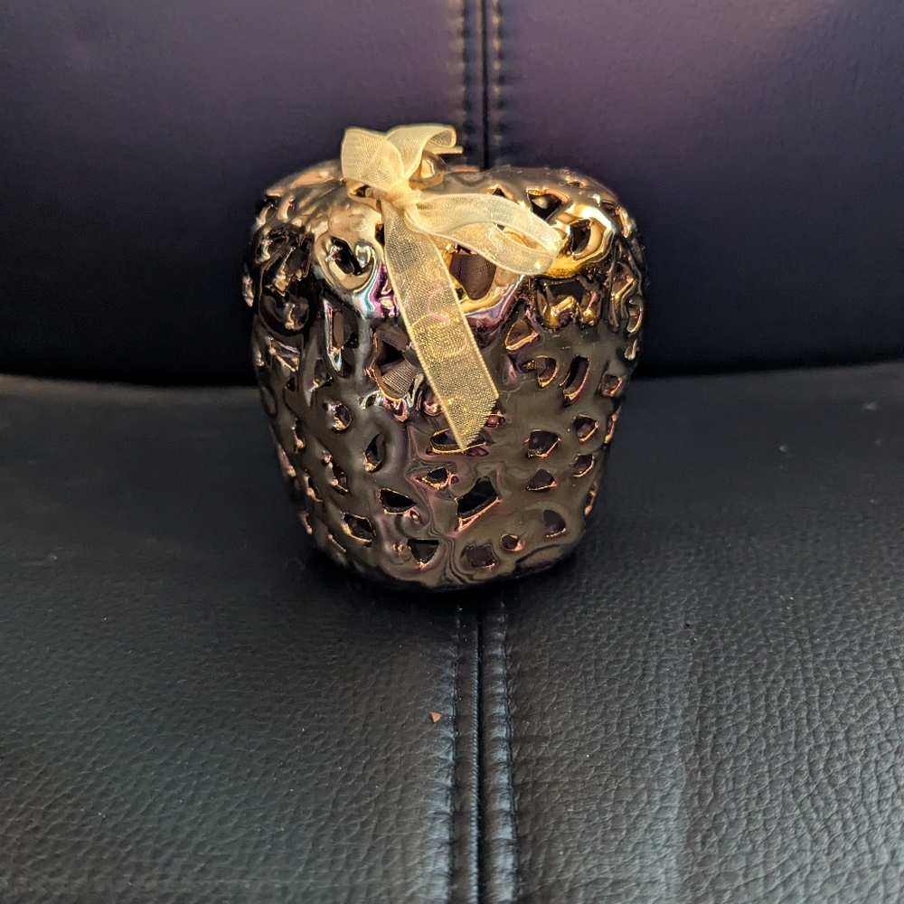 Golden Apple Potpourri Holder With Little Ribbon